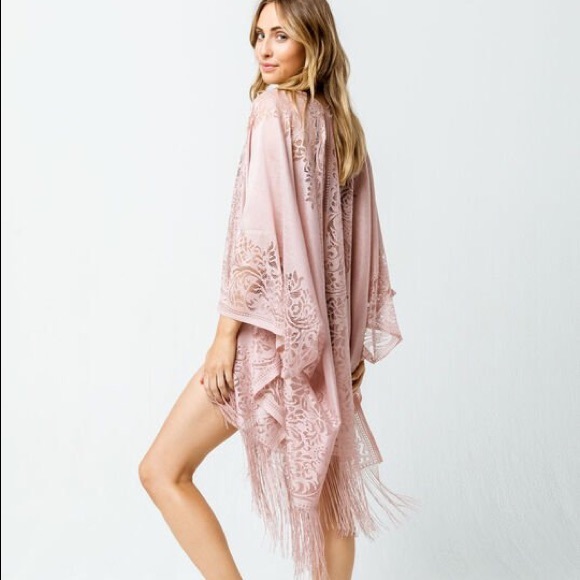 Classy Fashion Tops - Oversized Lace Kimono Fringe Cardigan Floral Top